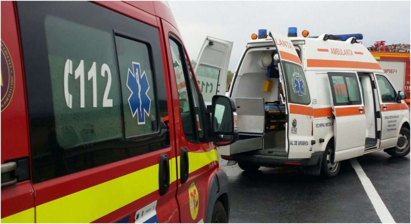 UN MICROBUZ PLIN CU PASAGERI S-A RĂSTURNAT PE O ȘOSEA DIN JUDEȚUL ALBA