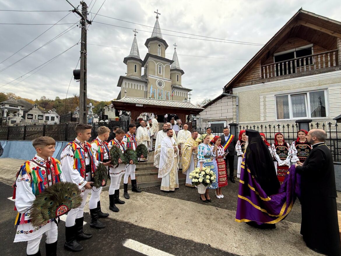 Sărbătoare duhovnicească la Căianu Mare, județul Bistrița-Năsăud: Preasfințitul Părinte Samuel Bistrițeanul a sfințit noua catapeteasmă și a vorbit despre puterea transformatoare a Evangheliei!