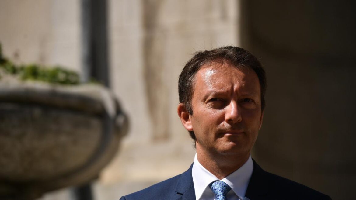 România rămâne fără guvern după al doilea eșec al învestiturii. Cum s-a ajuns aici și ce urmează după votul din Parlament?